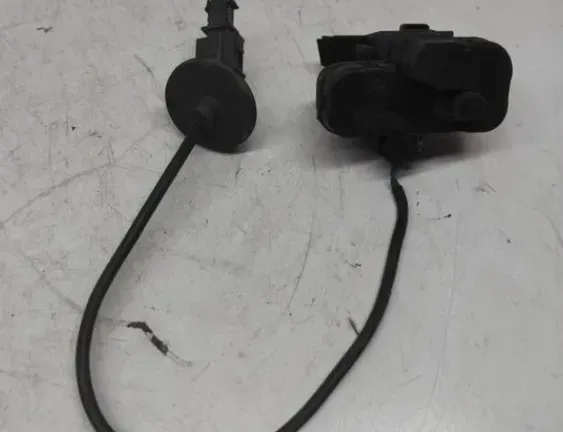 VOLKSWAGEN Golf 5 generation (2003-2009) Замок крышки топливного бака 5N0810773B 32786968