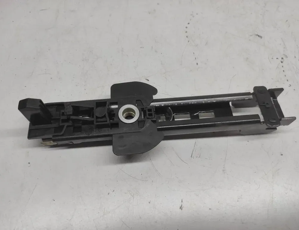 AUDI A6 C6/4F (2004-2011) Priekšējā kreisā drošības jostas augstuma regulētājs 8E0857833E 33240357