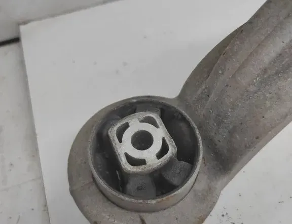 AUDI A4 B7/8E (2004-2008) Верхний рычаг передний правый 8k0407695c 33240991