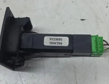 VOLVO V70 3 generation (2007-2020) Avārijas poga 9123685 33243378