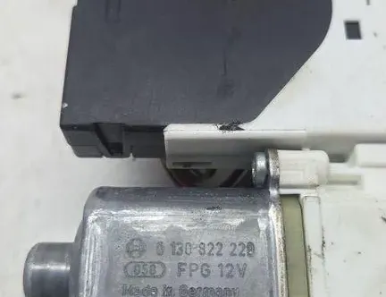 VOLKSWAGEN Golf 6 generation (2008-2015) Стеклоподъемник передней левой двери 0130822228 33243579
