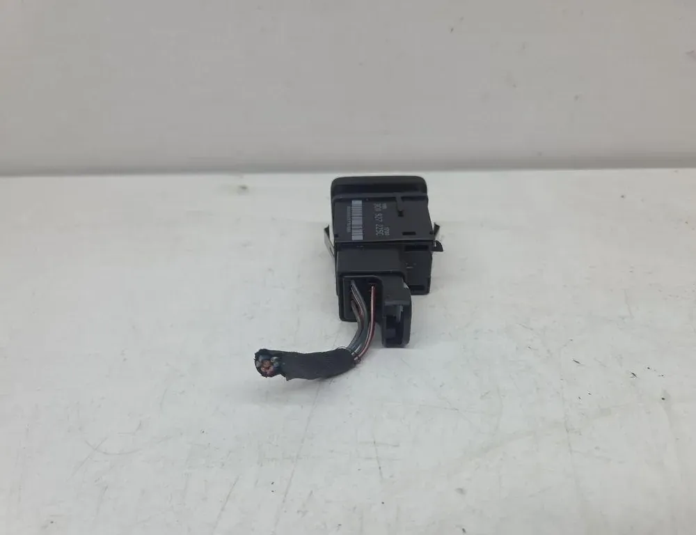 VOLKSWAGEN Passat B7 (2010-2015) Кнопка ручного тормоза 3C0927225C 33243701