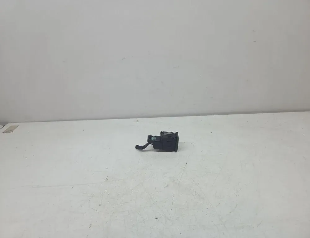 VOLKSWAGEN Passat B7 (2010-2015) Кнопка ручного тормоза 3C0927225C 33243701