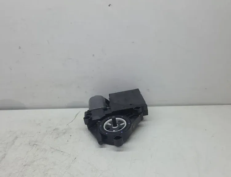 VOLKSWAGEN Touran 1 generation (2003-2015) Front Left Door Window Regulator Motor 1T0959702 33402718