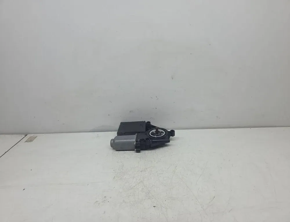 VOLKSWAGEN Touran 1 generation (2003-2015) Priekšējo kreiso durvju logu pacēlāja motorīts 1K0959792C,05074631 33402844