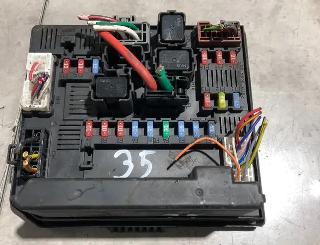 NISSAN Qashqai 2 generation (2013-2023) Блок предохранителей 284B7JD02C 33532589