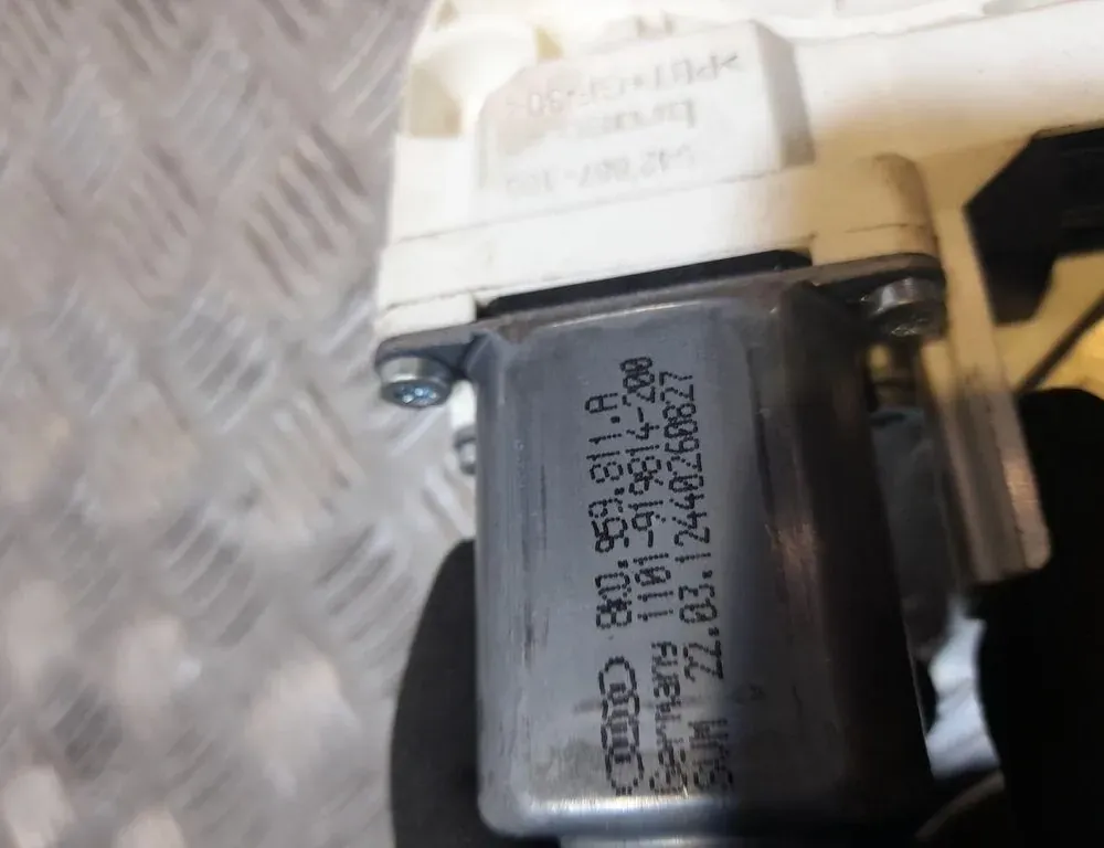 AUDI A4 B8/8K (2011-2016) Front Left Door Window Regulator 8K0959811A 33407867