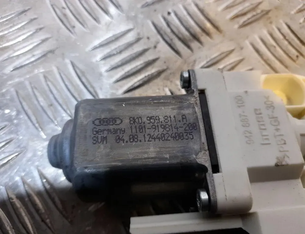 VOLKSWAGEN Touareg 2 generation (2010-2018) Rear Left Door Window Control Motor 8K0959811A 33408331