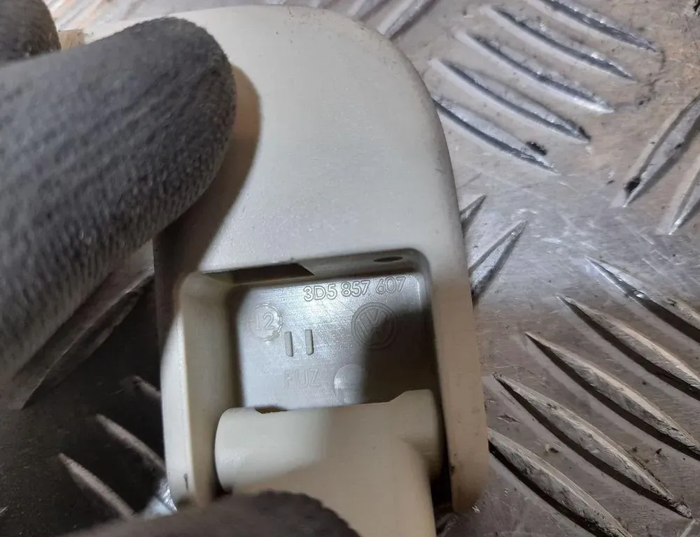 VOLKSWAGEN Touareg 2 generation (2010-2018) Aizmugurējais kreisais jumta rokturis 3D5857607 33408333