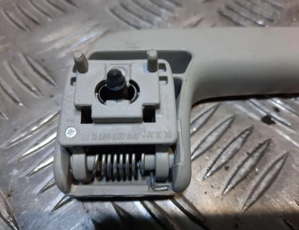 AUDI Q7 4L (2005-2015) Rear Right Roof Handle 8P0857607K 33408919