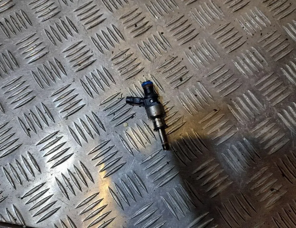 AUDI A4 B8/8K (2011-2016) Degvielas sprausla 33410433