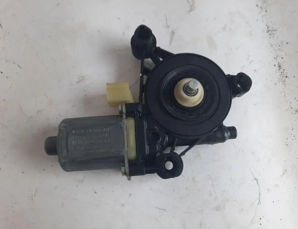 AUDI A3 8V (2012-2020) Маторчик стеклоподъемника передней левой двери 5Q0959801B 33410787