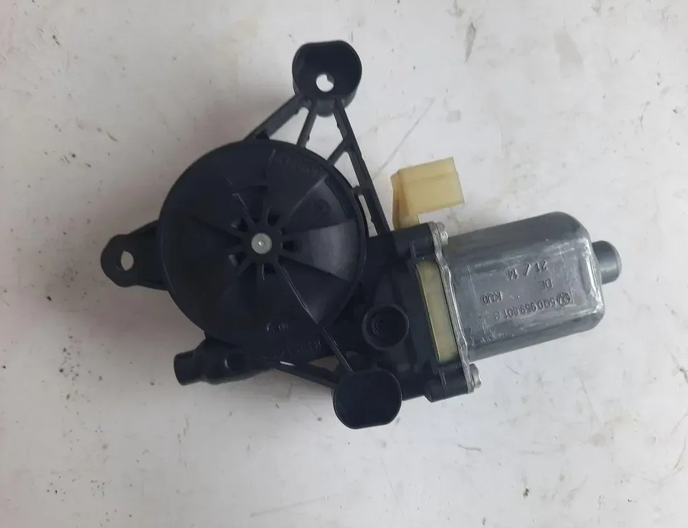 AUDI A3 8V (2012-2020) Маторчик стеклоподъемника передней левой двери 5Q0959801B 33410787