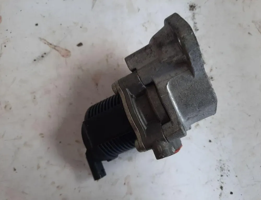 VOLKSWAGEN Passat B7 (2010-2015) EGR Valve 06J131097D 33411133