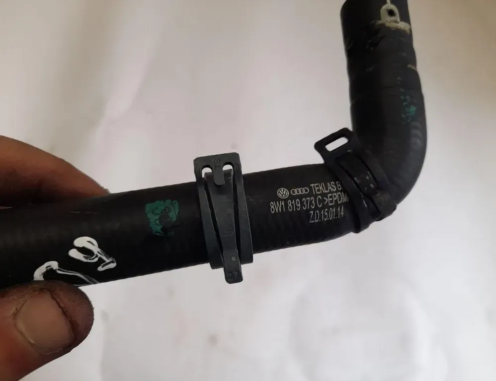 AUDI A4 B8/8K (2011-2016) Dzesēšanas šļauka / truba 33411923