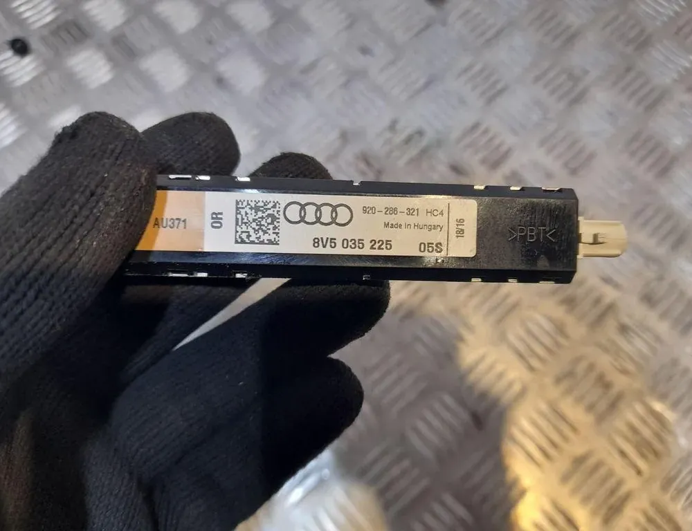 AUDI A3 8V (2012-2020) Bootlid Antenna Amplifier 8V5035225 33412229