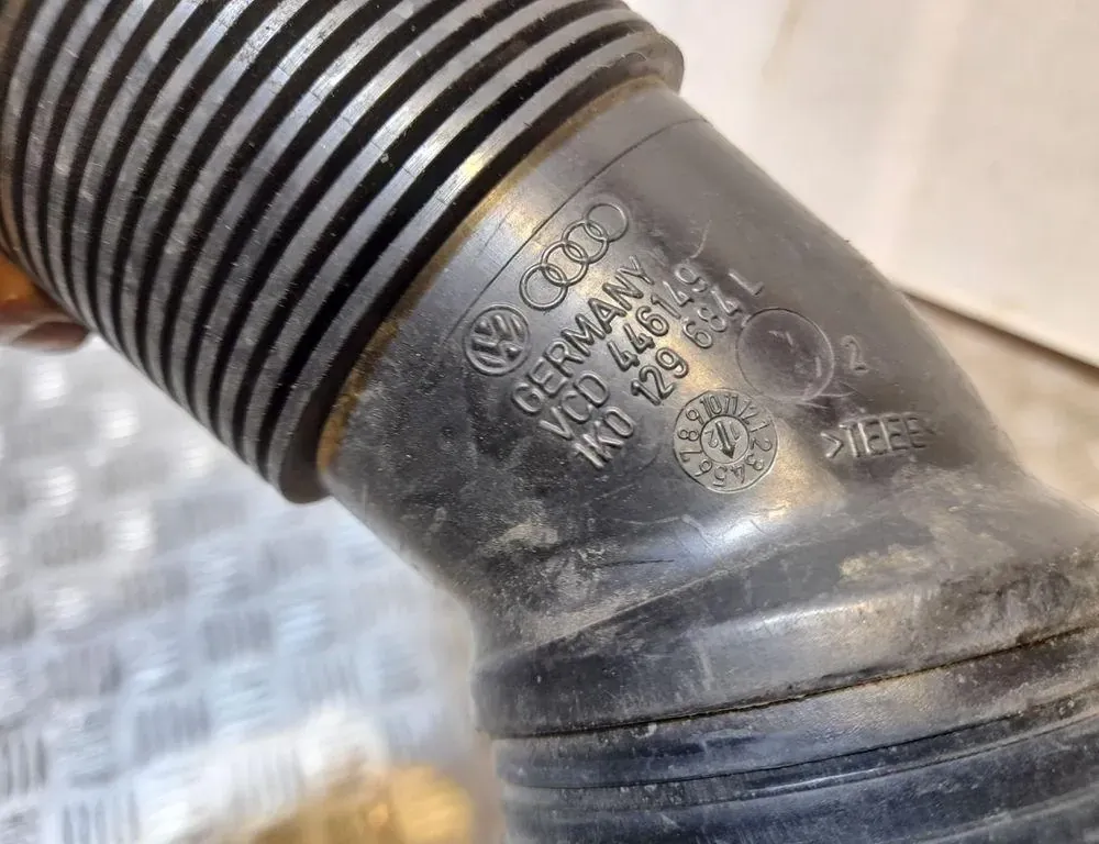 VOLKSWAGEN Golf 8 generation (2019-2023) Gaisa ieplūdes caurule 1K0129684 33413174