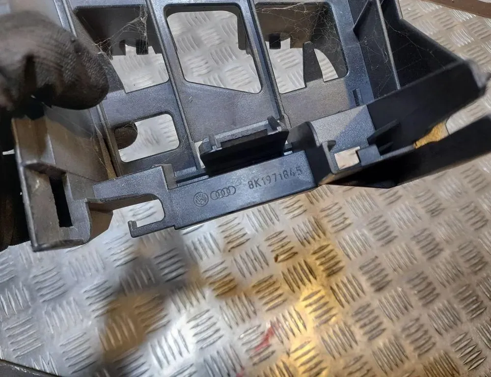 AUDI Q5 8R (2008-2017) Крышка блока предохранителей 33413260