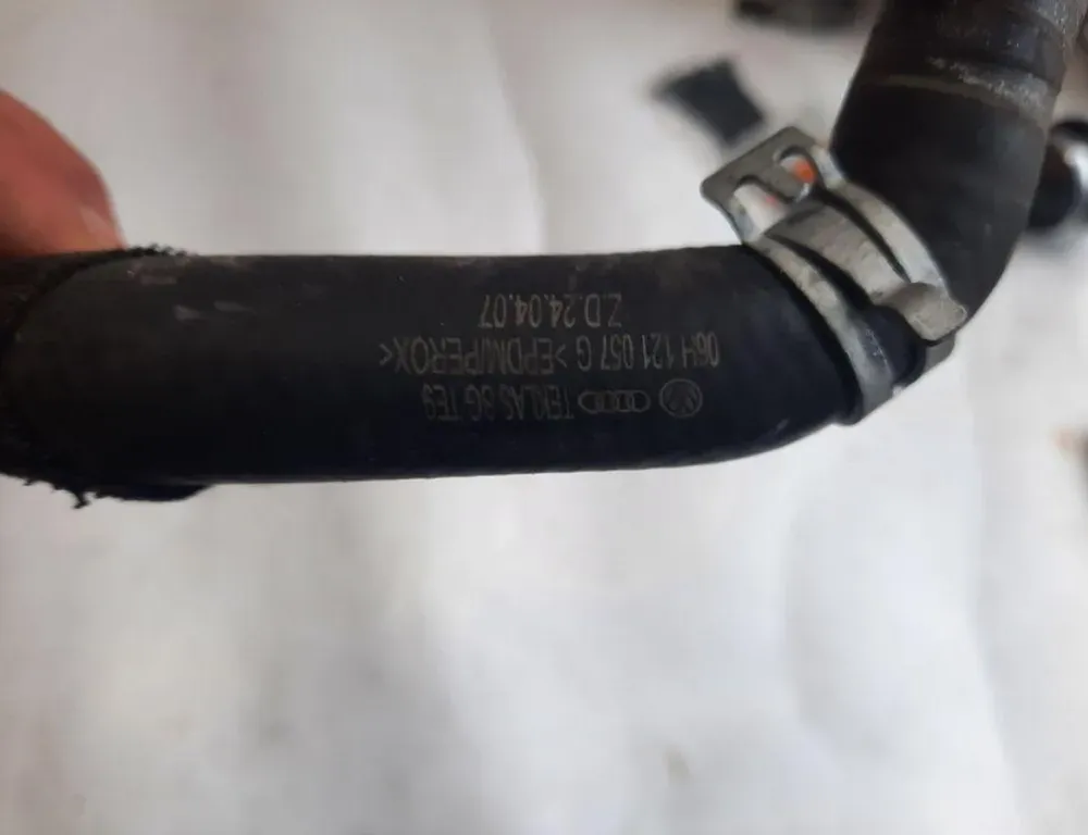 AUDI A4 B8/8K (2011-2016) Dzesēšanas šļauka / truba 33413289