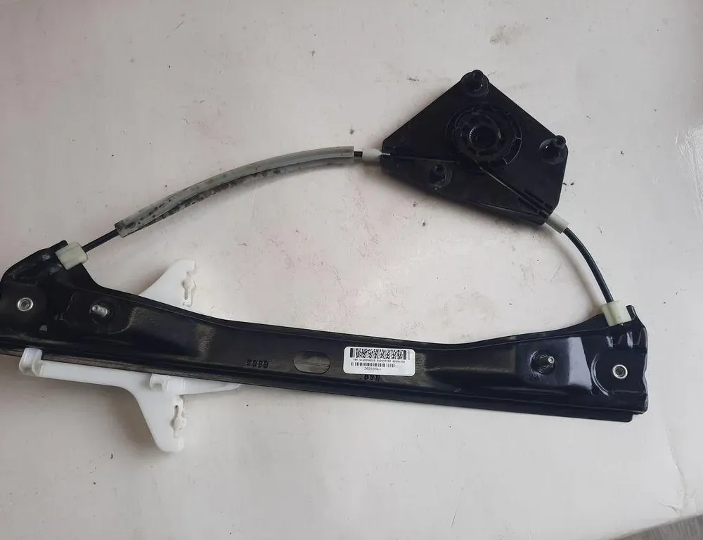 VOLKSWAGEN Jetta 3 generation (1992-1998) Стеклоподъемник задней правой двери 5C6839462 33416090