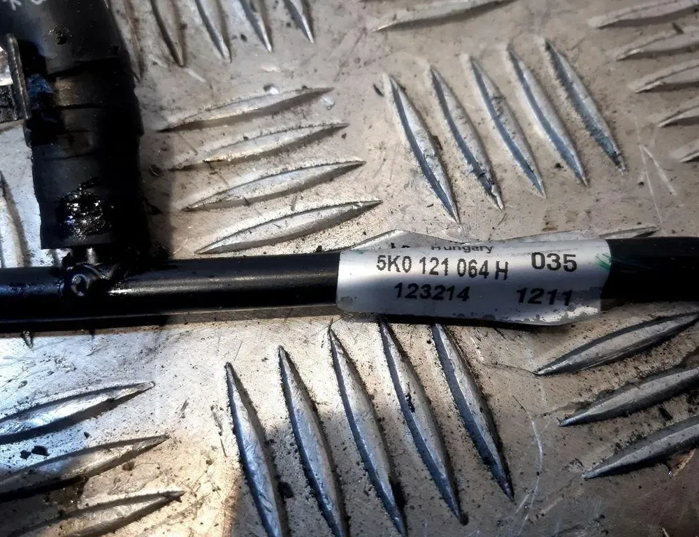 VOLKSWAGEN Jetta 3 generation (1992-1998) Coolant Hose Pipe 33416299