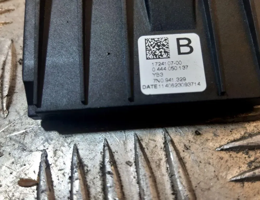 VOLKSWAGEN Jetta 3 generation (1992-1998) Citau veidu vadības bloki 7N0941329 33416489