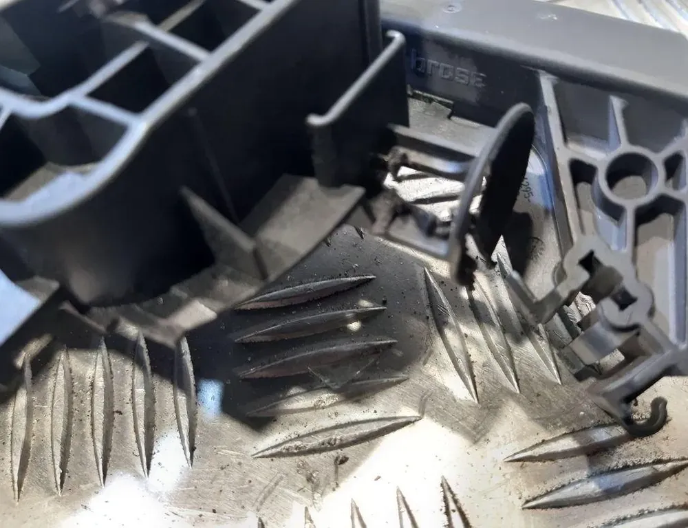 MERCEDES-BENZ CLA-Class C117 (2013-2016) Наружная ручка задней левой двери A2047602134 33416525