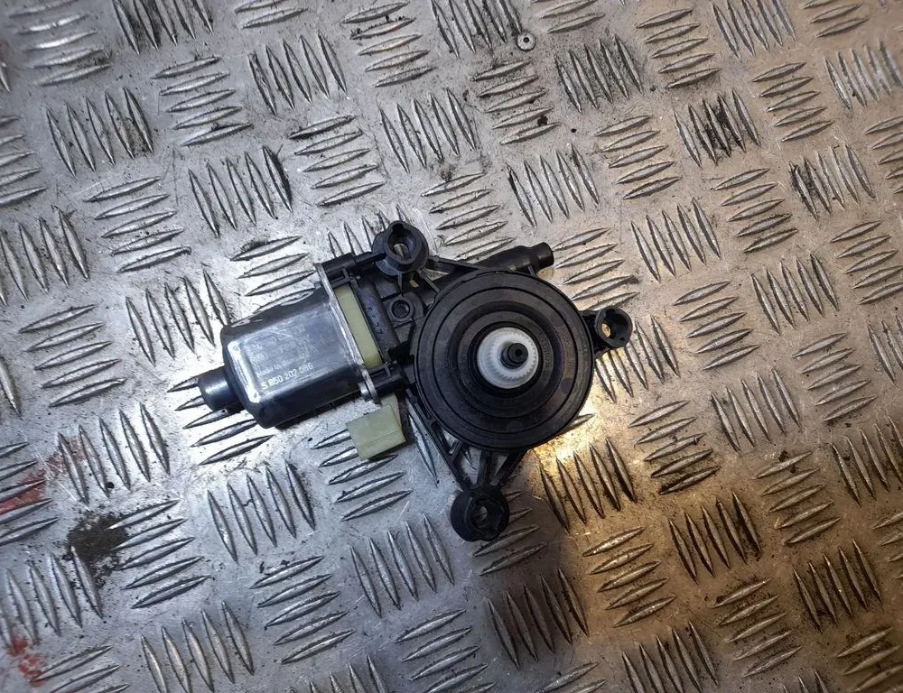 AUDI A3 8V (2012-2020) Маторчик стеклоподъемника задней правой двери 5Q0959802 33416805