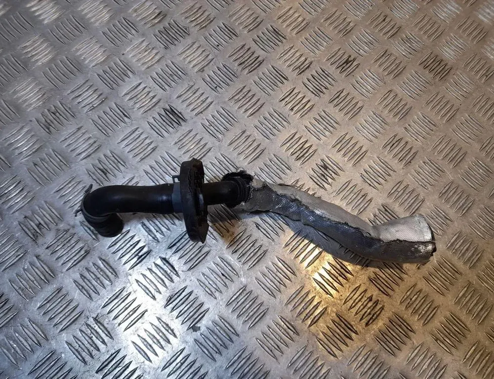 AUDI A4 B8/8K (2011-2016) Dzesēšanas šļauka / truba 8W1819372A 33417222