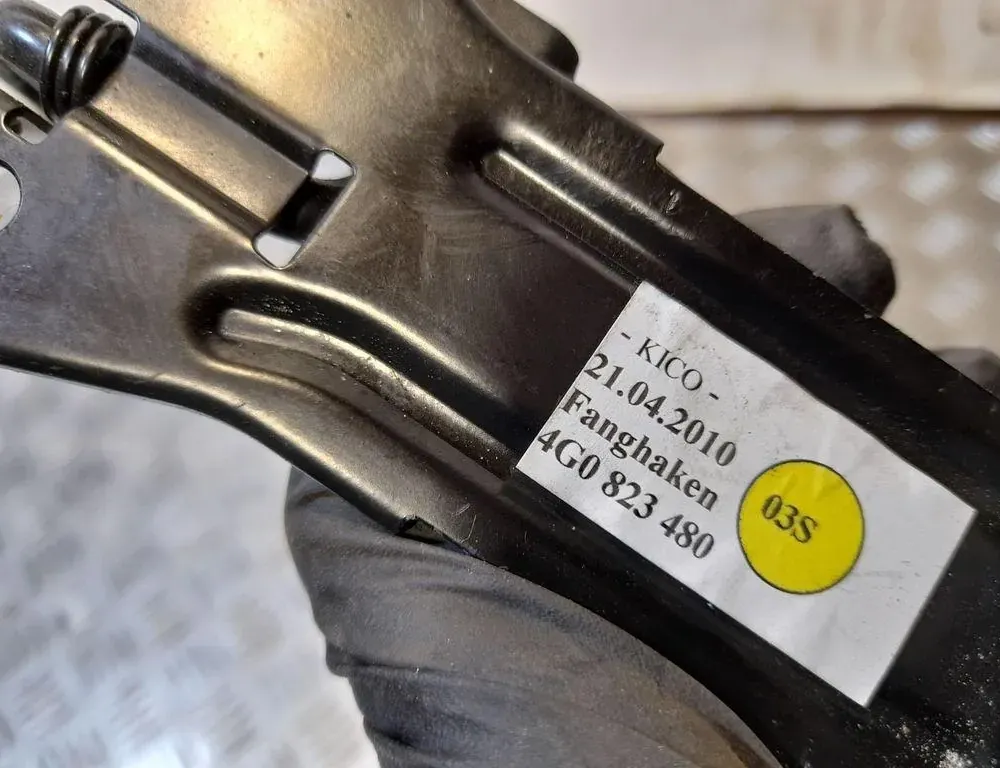 AUDI A6 C6/4F (2004-2011) Dzinēja pārsega āķis 4G0823480 33418472