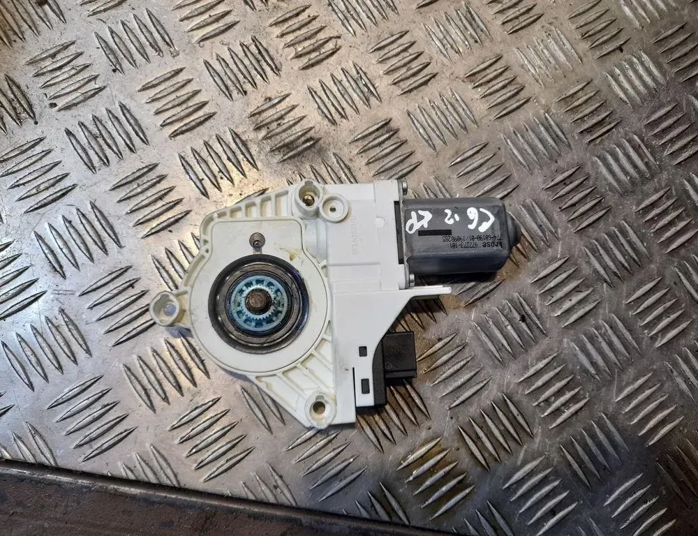 AUDI A6 C6/4F (2004-2011) Priekšējo kreiso durvju logu pacēlāja motorīts 4F0959801D 33418800