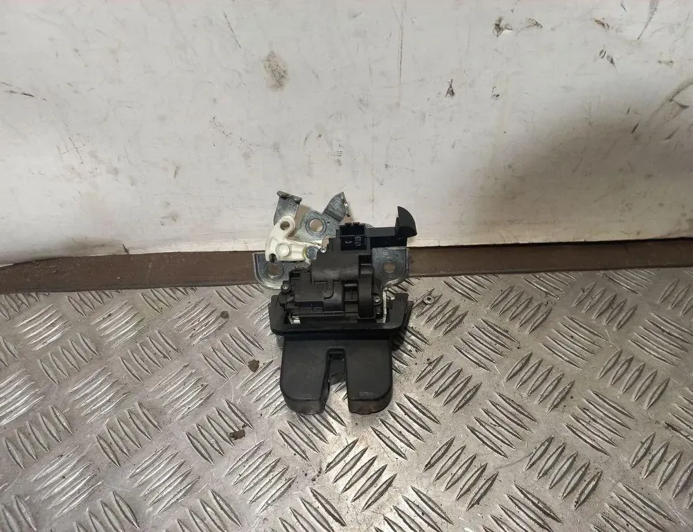 AUDI Q5 8R (2008-2017) Tailgate Boot Lock 8K9827505 33420122