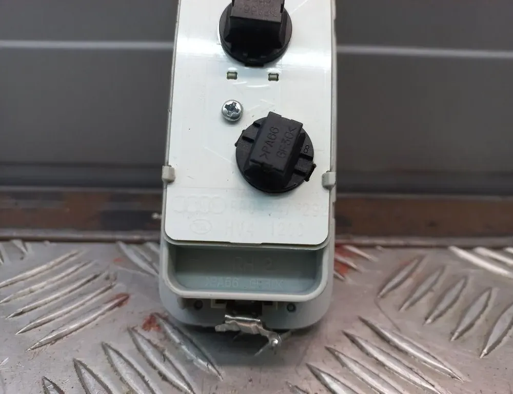 AUDI Q5 8R (2008-2017) Освещение салона 8R0947292 33420861