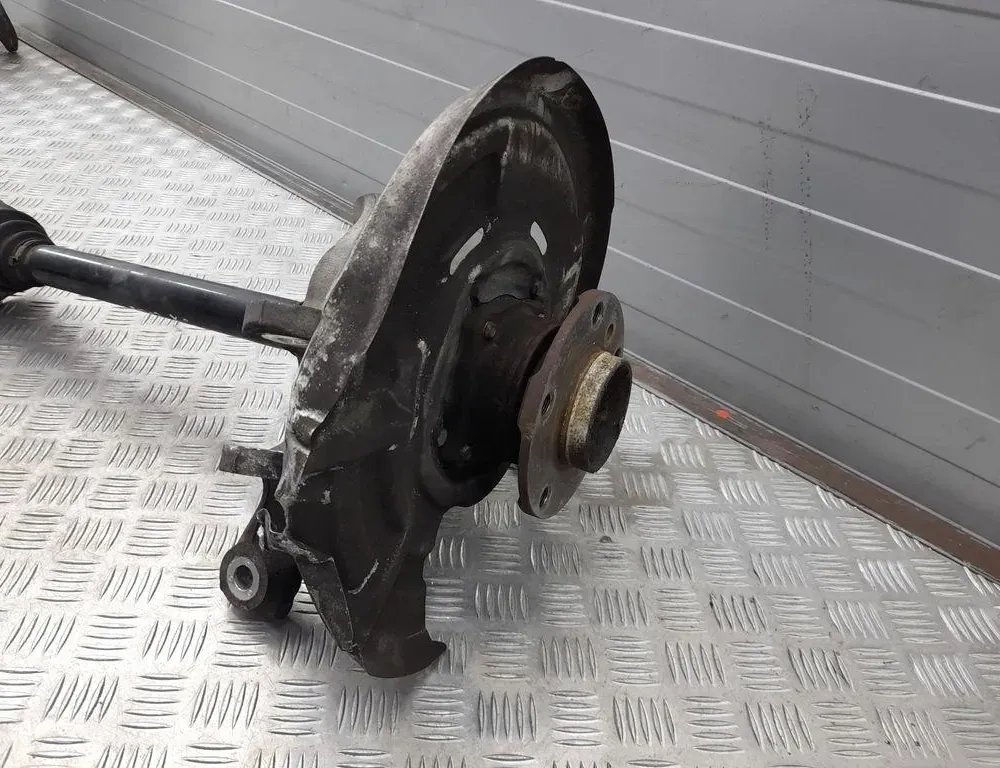 BMW 6 Series F06/F12/F13 (2010-2018) Rear Left Wheel Hub 6796145 33427060