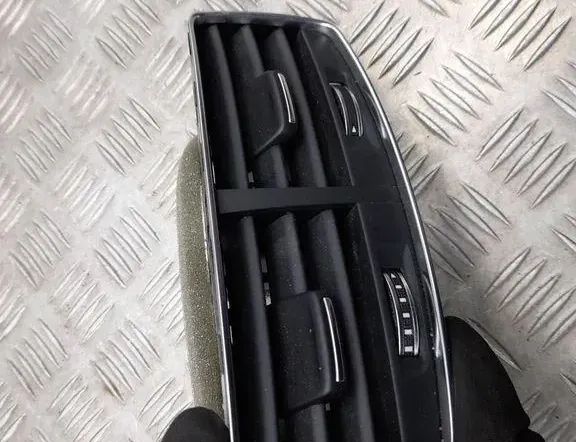 AUDI A8 D2/4D (1994-2002) Gaisa restes aizmugurē 4H0819203A 33427216