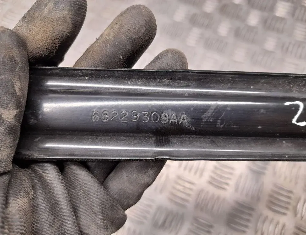 CHRYSLER Pacifica 2 generation (RU) (2016-2023) Degvielas tvertnes turētājs 68229309AA 33428439