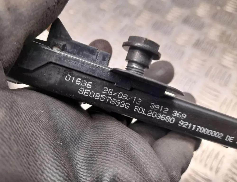 AUDI Q7 4L (2005-2015) Front Right Seat Belt Height Adjuster 8E0857833G 33428847