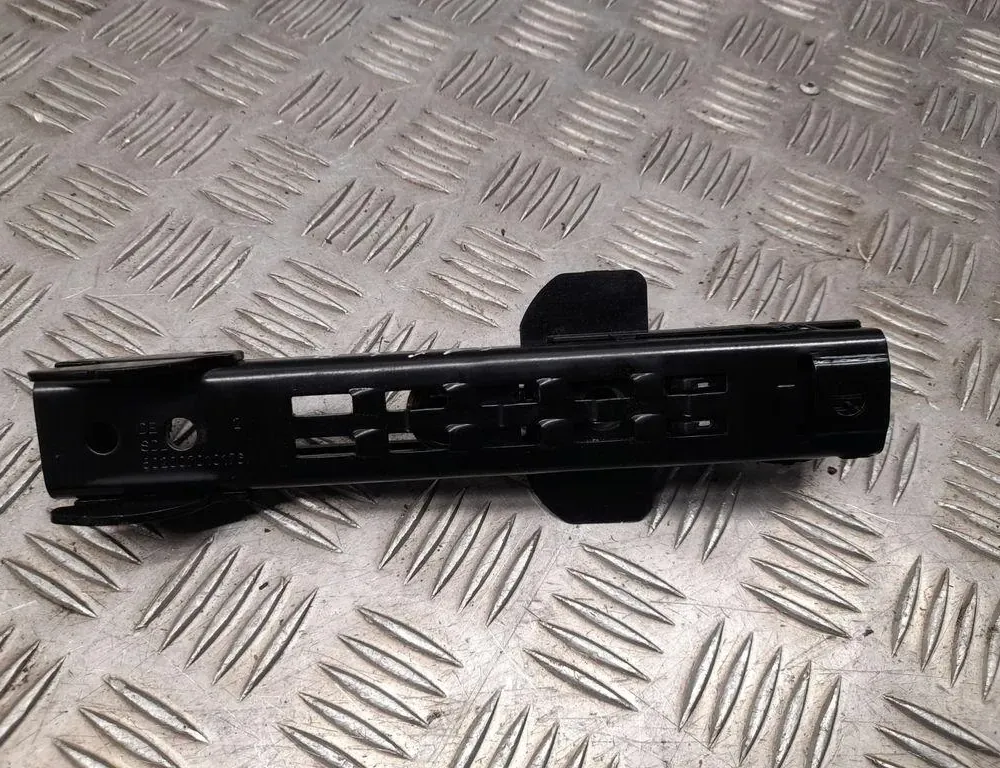 AUDI Q7 4L (2005-2015) Front Right Seat Belt Height Adjuster 8E0857833G 33428847