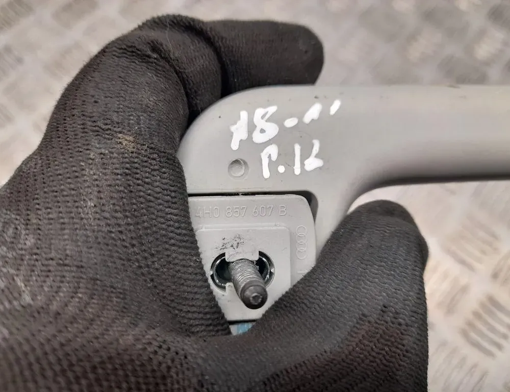 AUDI A8 D2/4D (1994-2002) Front Left Roof Handle 33429475