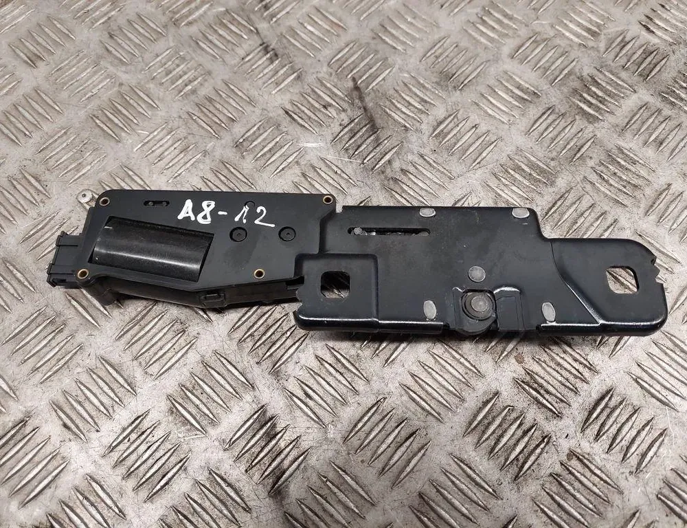 AUDI A8 D2/4D (1994-2002) Aizmugurējās bagāžas nodalījuma mīkstās aizvēršanas / soft close motorīts 4H0827383A 33433751