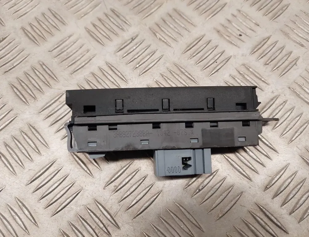 VOLKSWAGEN Passat B7 (2010-2015) Parking aid switch 3AB927238BA 33435472
