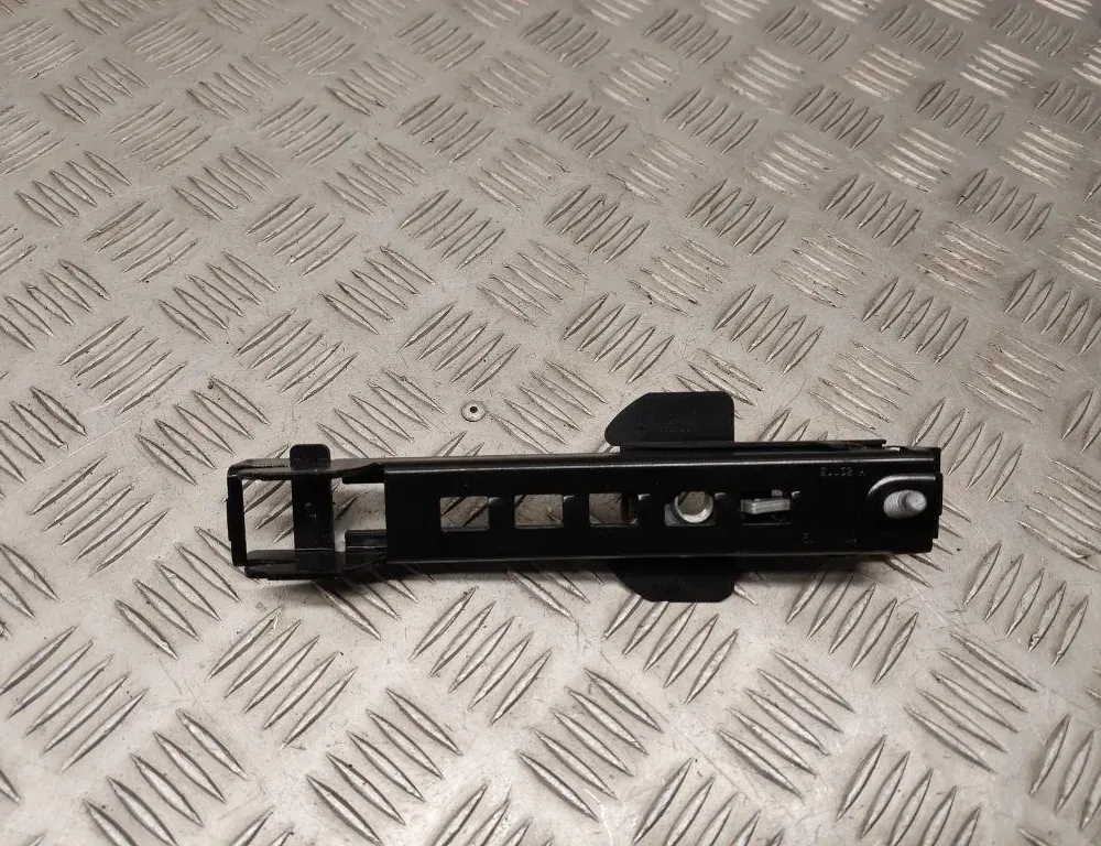 AUDI Q5 8R (2008-2017) Priekšējā labā drošības jostas augstuma regulētājs 8E0857833E 33437653