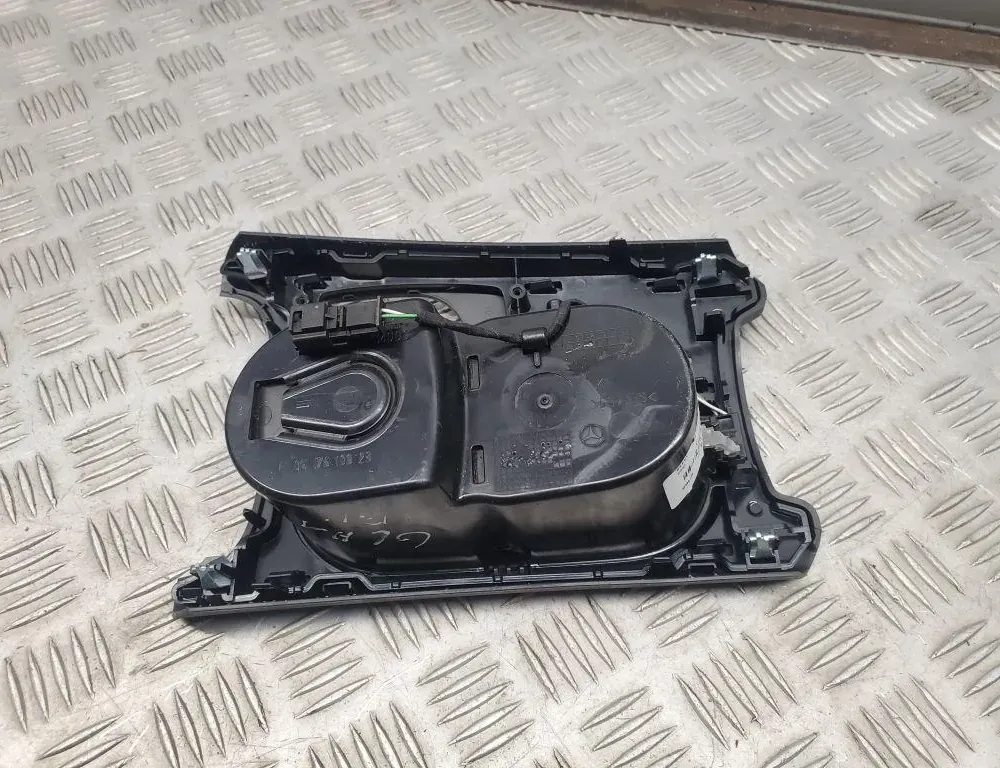 MERCEDES-BENZ GLA-Class X156 (2013-2020) Glāžu turētājs A1766801610 33437986