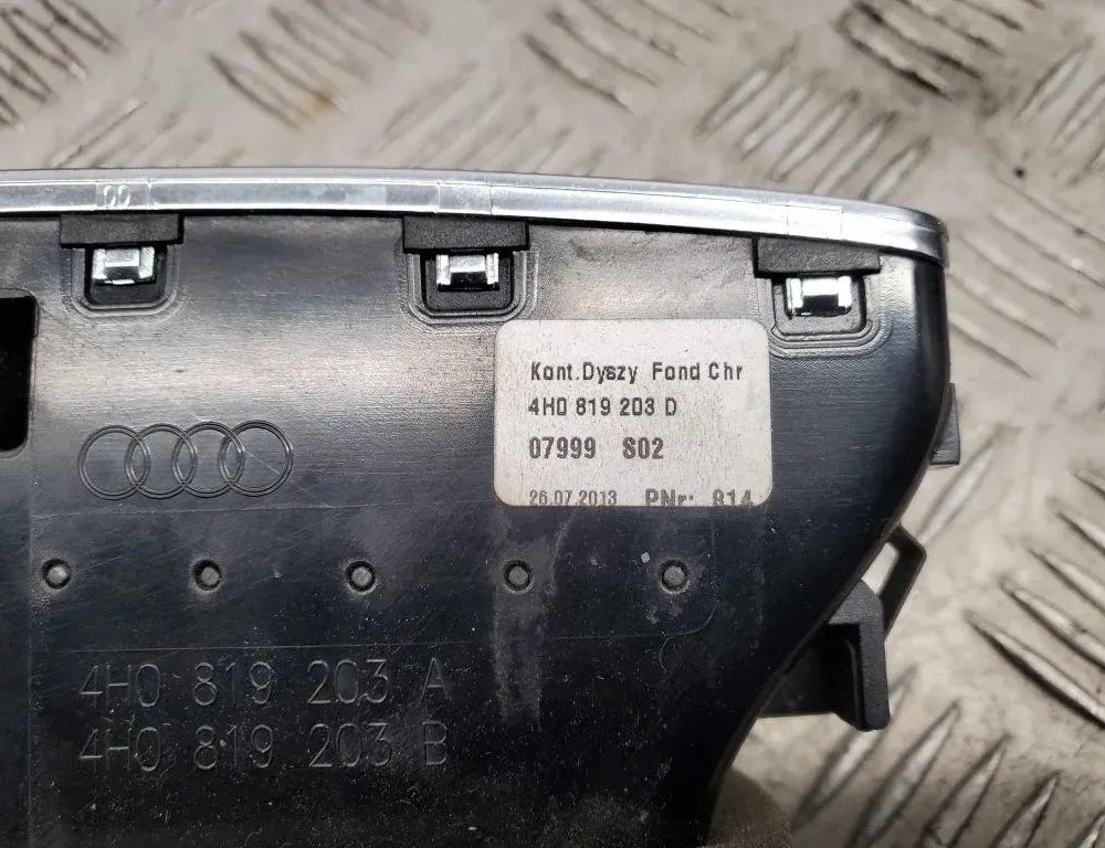AUDI A8 D2/4D (1994-2002) Задняя воздушная решётка 4H0819203D 33440989