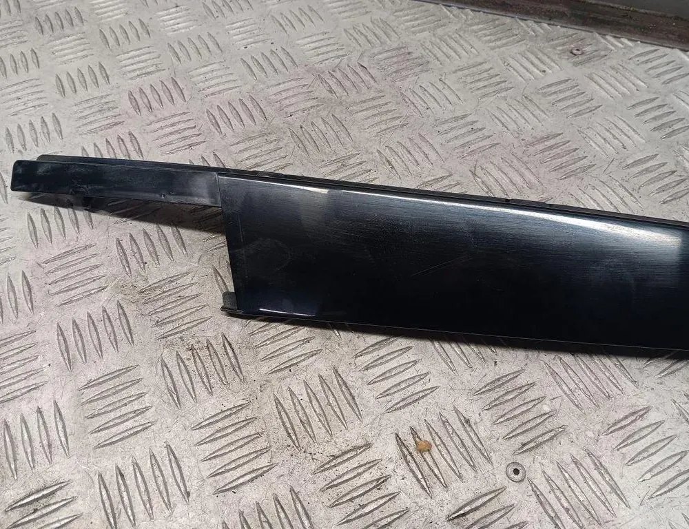 AUDI A4 B9/8W (2015-2024) Стеклоуплотнитель передней левой двери 33448688