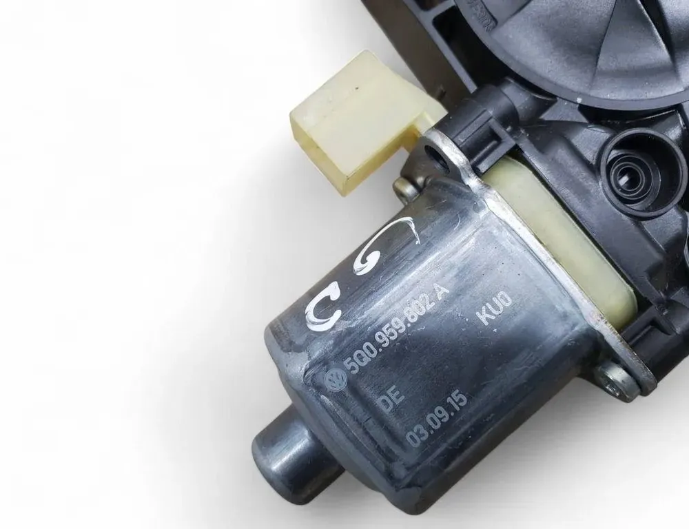 PORSCHE Macan 1 generation (2013-2023) Priekšējo kreiso durvju logu pacēlāja motorīts 5Q0959802A 33456335