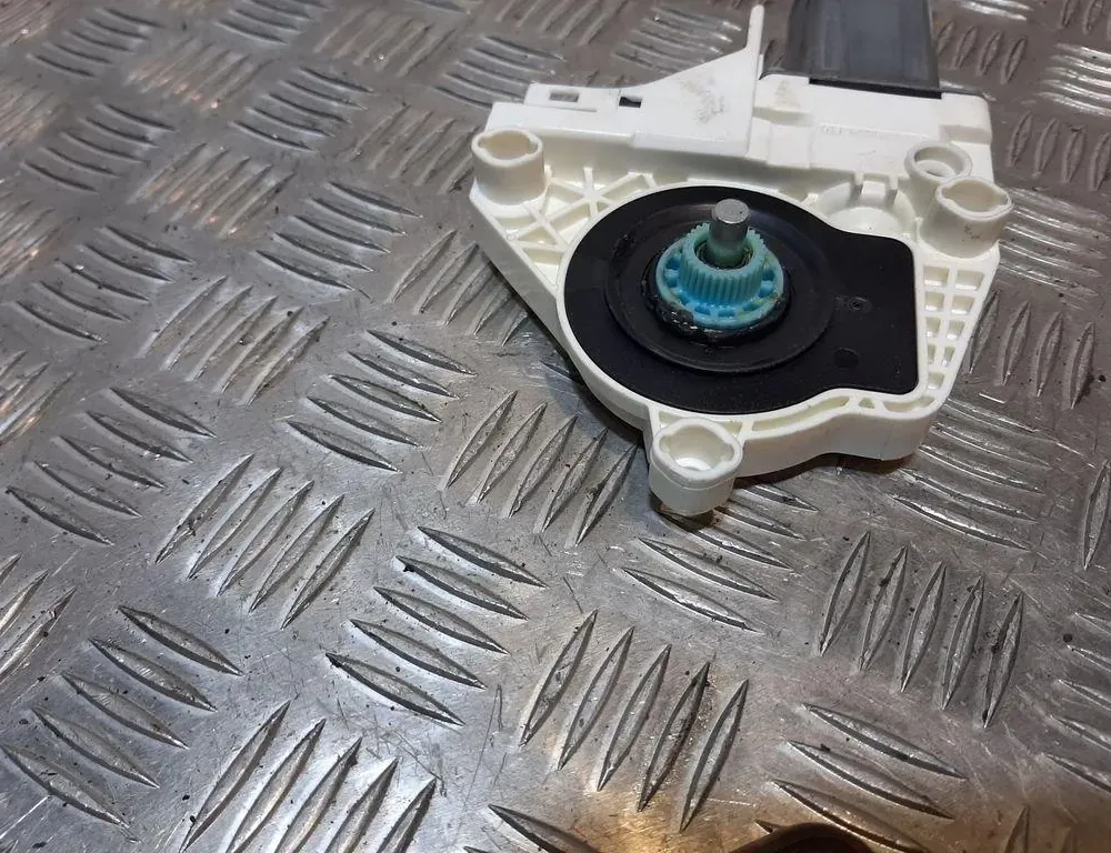 VOLKSWAGEN Touareg 2 generation (2010-2018) Front Left Door Window Regulator Motor 8K0959802B 33483444