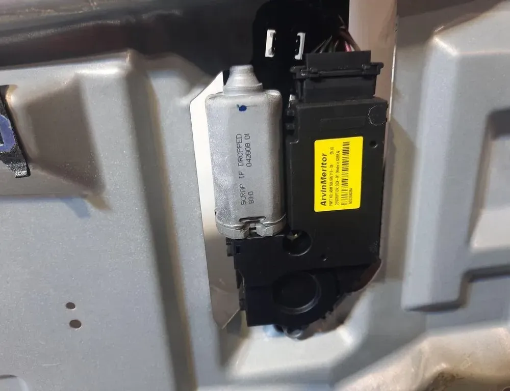 VOLKSWAGEN Routan 1 generation (2008-2012) Sunroof 504696715 33483895