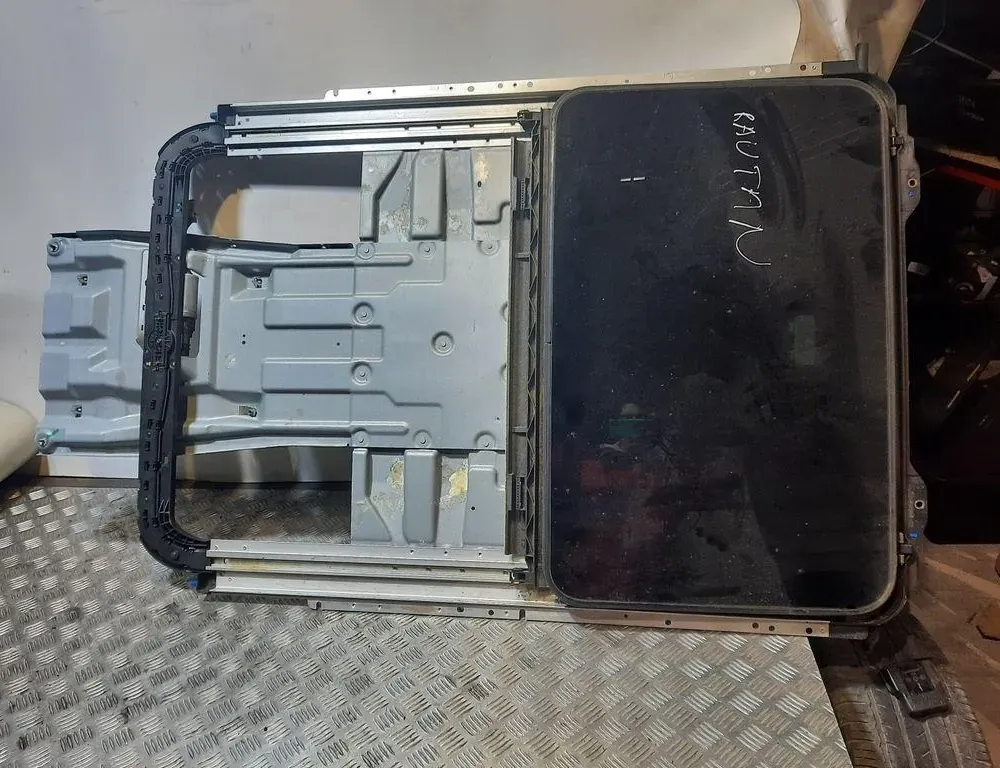 VOLKSWAGEN Routan 1 generation (2008-2012) Sunroof 504696715 33483895