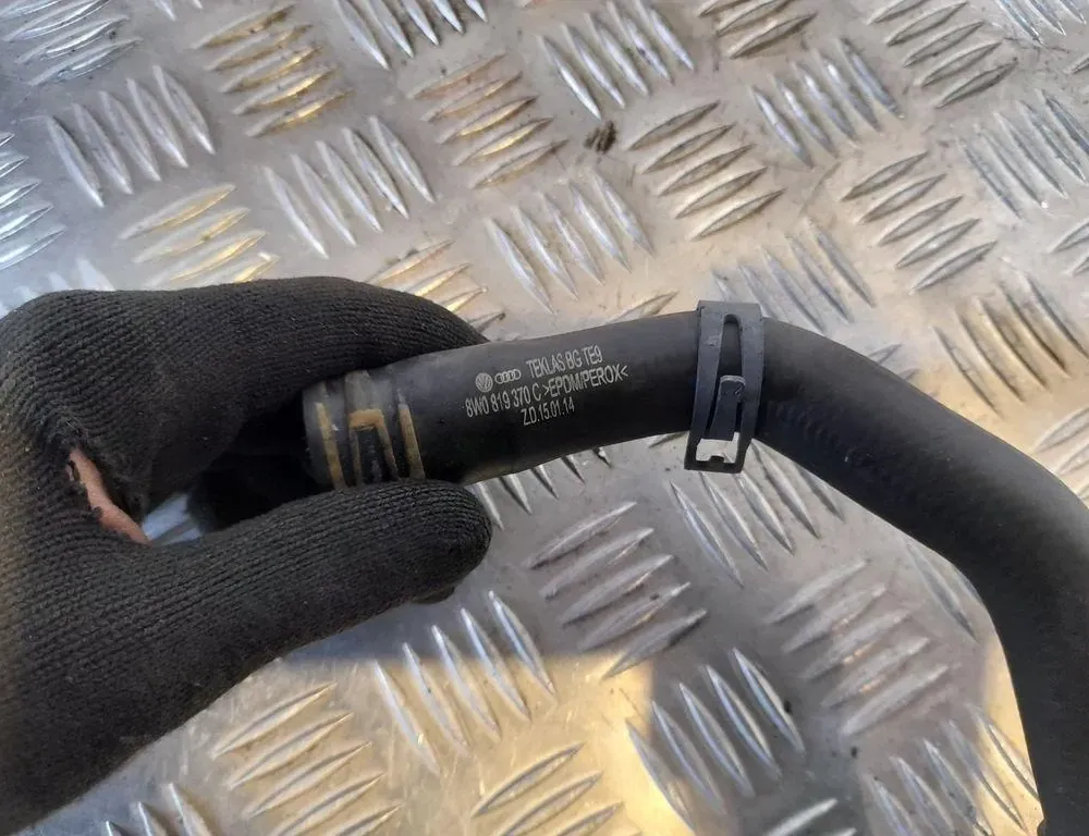 AUDI A4 B9/8W (2015-2024) Dzesēšanas šļauka / truba 8W0819370C 33484161